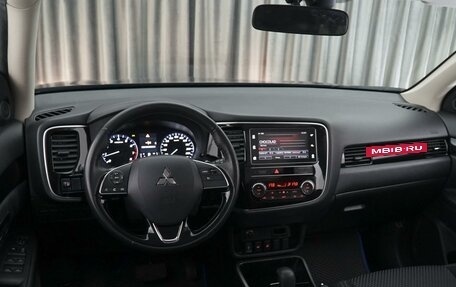 Mitsubishi Outlander III рестайлинг 3, 2020 год, 2 284 000 рублей, 6 фотография