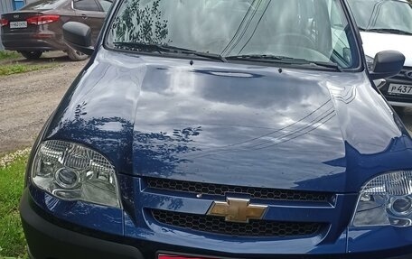 Chevrolet Niva I рестайлинг, 2018 год, 820 000 рублей, 5 фотография
