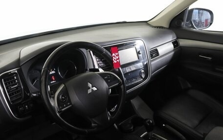 Mitsubishi Outlander III рестайлинг 3, 2013 год, 1 979 000 рублей, 16 фотография