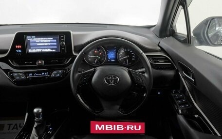 Toyota C-HR I рестайлинг, 2017 год, 2 198 000 рублей, 8 фотография