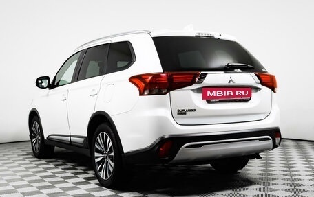 Mitsubishi Outlander III рестайлинг 3, 2020 год, 2 597 000 рублей, 7 фотография