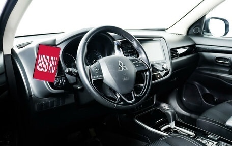 Mitsubishi Outlander III рестайлинг 3, 2020 год, 2 597 000 рублей, 13 фотография