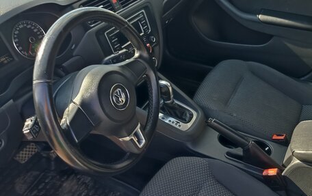 Volkswagen Jetta VI, 2013 год, 1 030 000 рублей, 3 фотография