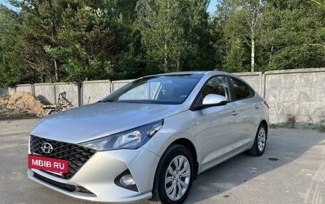 Hyundai Solaris II рестайлинг, 2021 год, 1 550 000 рублей, 2 фотография