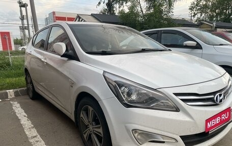 Hyundai Solaris II рестайлинг, 2015 год, 1 400 000 рублей, 2 фотография