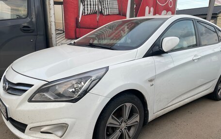 Hyundai Solaris II рестайлинг, 2015 год, 1 400 000 рублей, 9 фотография