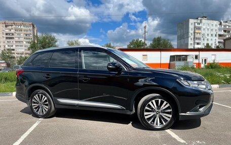 Mitsubishi Outlander III рестайлинг 3, 2018 год, 2 230 000 рублей, 4 фотография