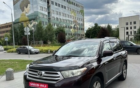 Toyota Highlander III, 2012 год, 2 300 000 рублей, 1 фотография