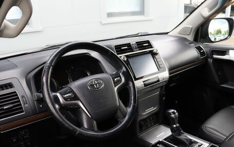 Toyota Land Cruiser Prado 150 рестайлинг 2, 2018 год, 4 999 000 рублей, 15 фотография