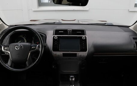 Toyota Land Cruiser Prado 150 рестайлинг 2, 2018 год, 4 999 000 рублей, 13 фотография