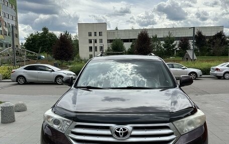 Toyota Highlander III, 2012 год, 2 300 000 рублей, 3 фотография