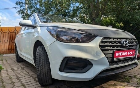 Hyundai Solaris II рестайлинг, 2017 год, 860 000 рублей, 1 фотография