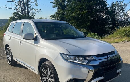 Mitsubishi Outlander III рестайлинг 3, 2022 год, 3 190 000 рублей, 1 фотография