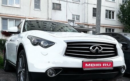 Infiniti QX70, 2015 год, 2 800 000 рублей, 11 фотография