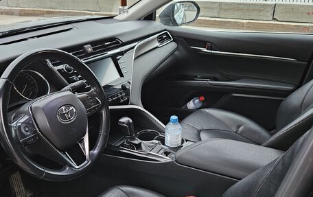 Toyota Camry, 2018 год, 2 499 000 рублей, 8 фотография