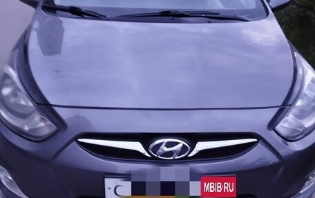 Hyundai Solaris II рестайлинг, 2012 год, 900 000 рублей, 1 фотография