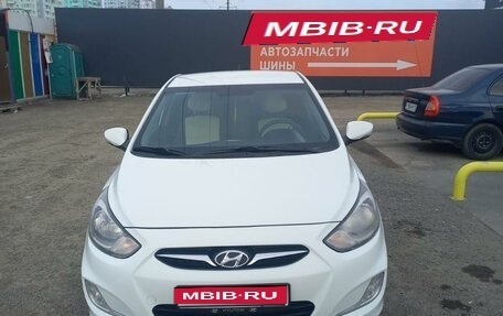 Hyundai Solaris II рестайлинг, 2013 год, 980 000 рублей, 1 фотография