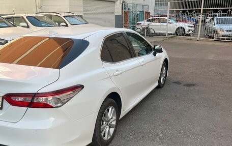 Toyota Camry, 2018 год, 2 400 000 рублей, 4 фотография