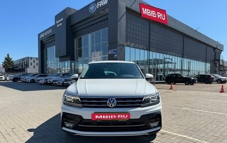 Volkswagen Tiguan II, 2018 год, 2 950 000 рублей, 2 фотография