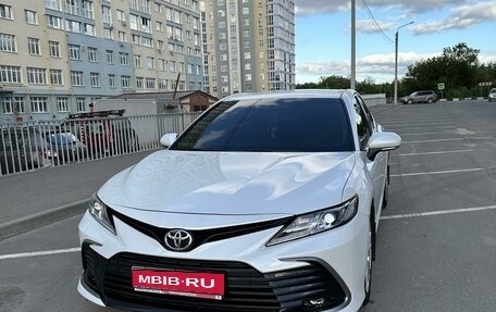 Toyota Camry, 2021 год, 2 890 000 рублей, 1 фотография