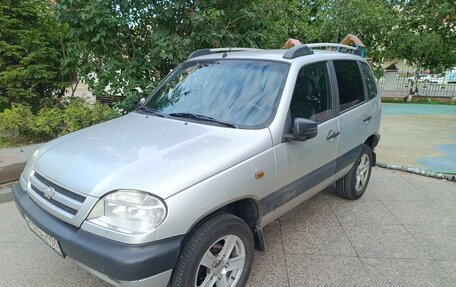 Chevrolet Niva I рестайлинг, 2003 год, 690 000 рублей, 1 фотография