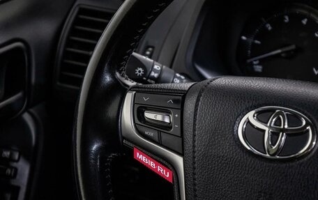 Toyota Land Cruiser Prado 150 рестайлинг 2, 2021 год, 5 700 000 рублей, 5 фотография