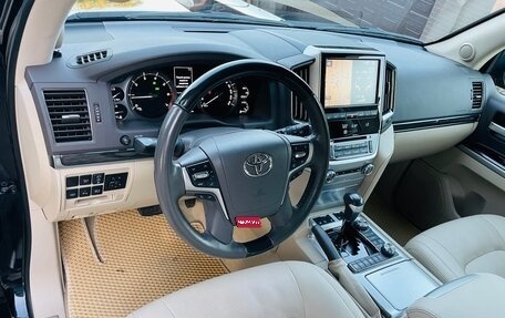 Toyota Land Cruiser 200, 2019 год, 8 900 000 рублей, 13 фотография