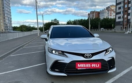 Toyota Camry, 2021 год, 2 890 000 рублей, 2 фотография