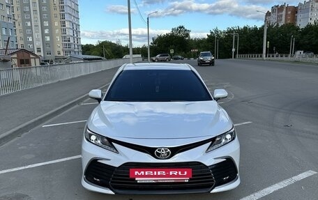 Toyota Camry, 2021 год, 2 890 000 рублей, 3 фотография