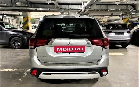 Mitsubishi Outlander III рестайлинг 3, 2021 год, 2 450 000 рублей, 5 фотография