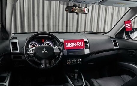 Mitsubishi Outlander III рестайлинг 3, 2010 год, 1 349 000 рублей, 6 фотография