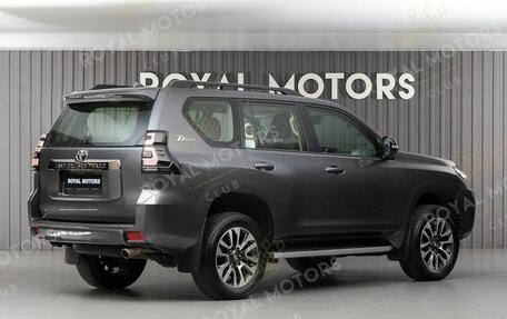 Toyota Land Cruiser Prado 150 рестайлинг 2, 2022 год, 7 200 000 рублей, 5 фотография