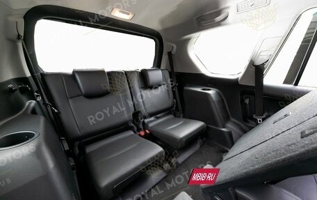 Toyota Land Cruiser Prado 150 рестайлинг 2, 2022 год, 7 200 000 рублей, 15 фотография