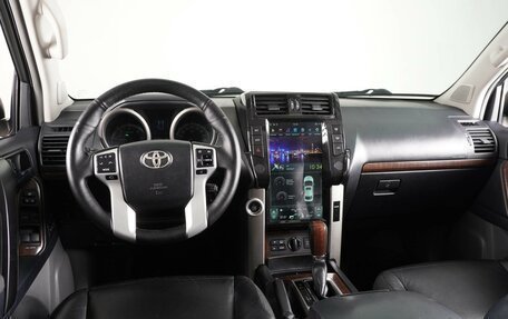 Toyota Land Cruiser Prado 150 рестайлинг 2, 2011 год, 2 849 000 рублей, 6 фотография