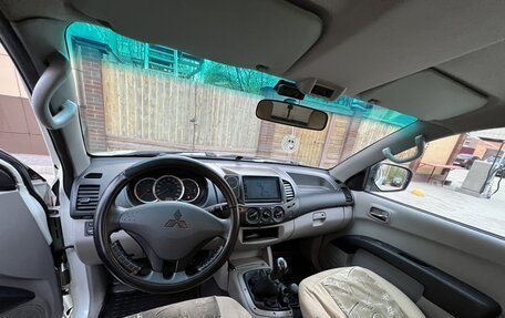 Mitsubishi L200 IV рестайлинг, 2011 год, 1 100 000 рублей, 10 фотография