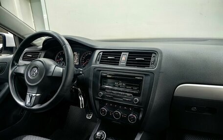 Volkswagen Jetta VI, 2013 год, 899 000 рублей, 13 фотография