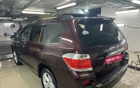 Toyota Highlander III, 2013 год, 2 490 000 рублей, 4 фотография