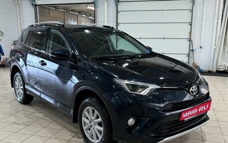 Toyota RAV4, 2017 год, 2 335 000 рублей, 2 фотография