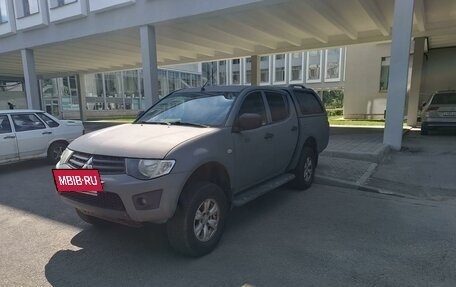 Mitsubishi L200 IV рестайлинг, 2013 год, 1 300 000 рублей, 2 фотография