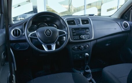 Renault Logan II, 2018 год, 989 000 рублей, 6 фотография