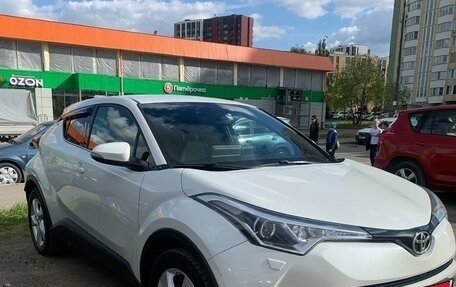 Toyota C-HR I рестайлинг, 2018 год, 2 420 000 рублей, 1 фотография