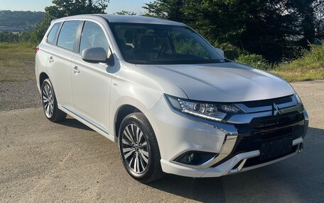 Mitsubishi Outlander III рестайлинг 3, 2022 год, 3 085 000 рублей, 1 фотография