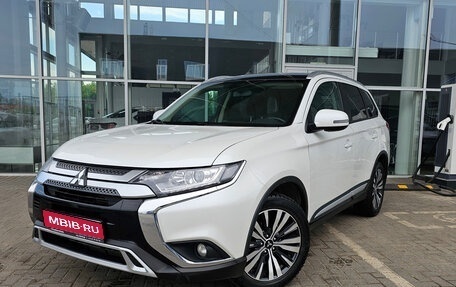 Mitsubishi Outlander III рестайлинг 3, 2019 год, 2 200 000 рублей, 1 фотография