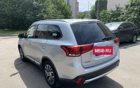 Mitsubishi Outlander III рестайлинг 3, 2016 год, 2 400 000 рублей, 6 фотография