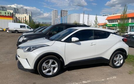 Toyota C-HR I рестайлинг, 2018 год, 2 420 000 рублей, 6 фотография