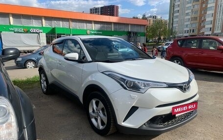 Toyota C-HR I рестайлинг, 2018 год, 2 420 000 рублей, 3 фотография