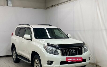 Toyota Land Cruiser Prado 150 рестайлинг 2, 2010 год, 3 000 000 рублей, 3 фотография