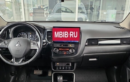 Mitsubishi Outlander III рестайлинг 3, 2019 год, 2 200 000 рублей, 6 фотография