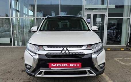 Mitsubishi Outlander III рестайлинг 3, 2019 год, 2 200 000 рублей, 3 фотография