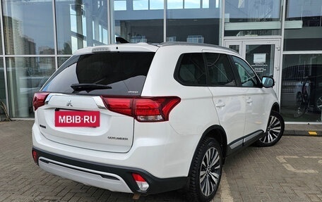 Mitsubishi Outlander III рестайлинг 3, 2019 год, 2 200 000 рублей, 2 фотография